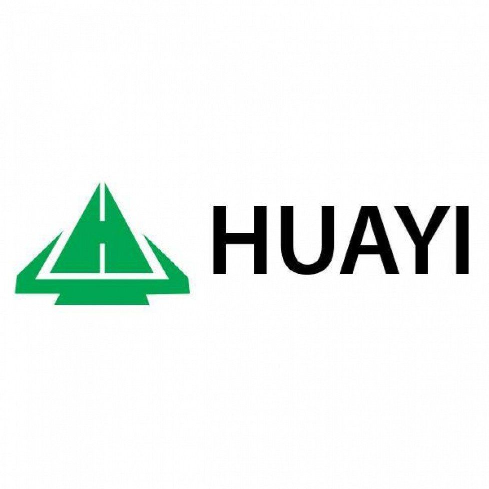 Logotipo geométrico verde con la palabra “HUAYI” en texto negro.