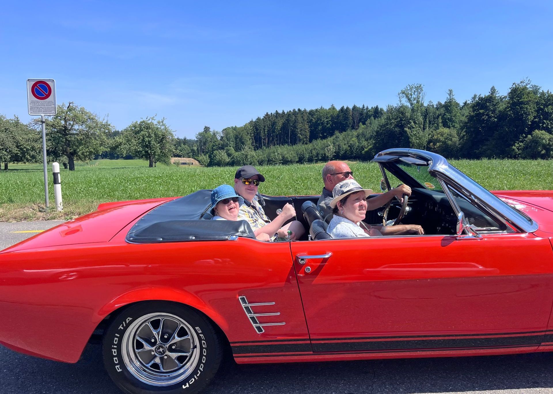 HERZLICHEN DANK AN DAS BONANZA SALOON TEAM FÜR DEN TOLLEN NACHMITTAG!
WIR HABEN GETANZT - GELACHT -