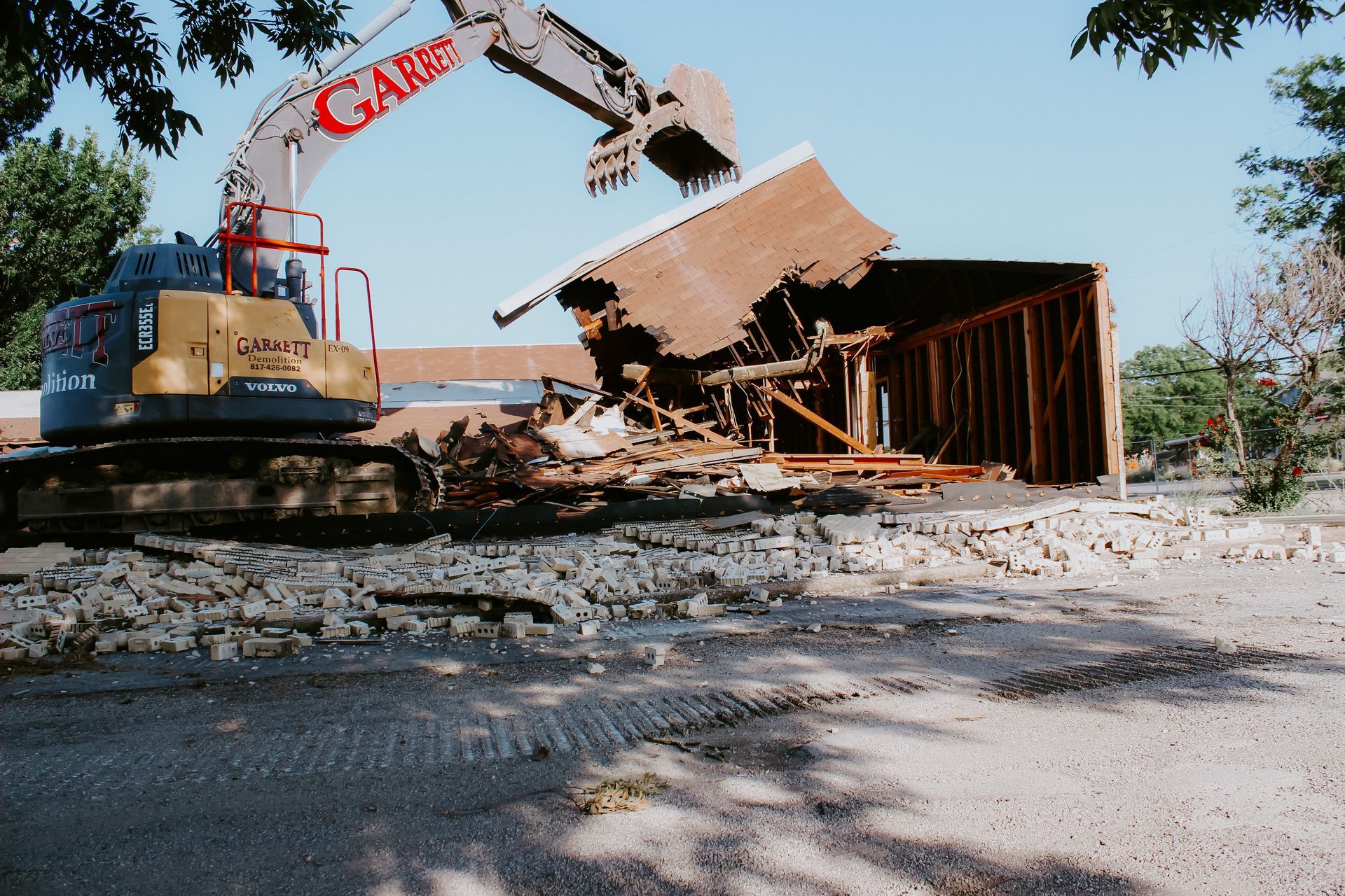 A large excavator with the word garage on it