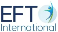 EFT International-logo: donkerblauwe tekst, gestileerde mensfiguur die omhoog reikt binnen een lichtblauwe cirkel.