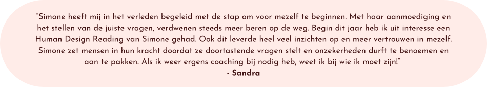 Tekst in een lichtroze ovale vorm.