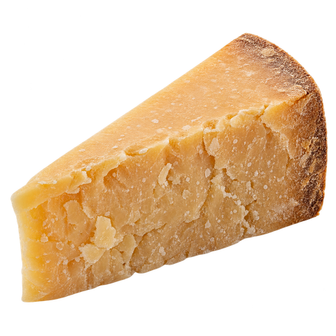 Spicchio di formaggio a pasta dura con crosta dorata su sfondo bianco.