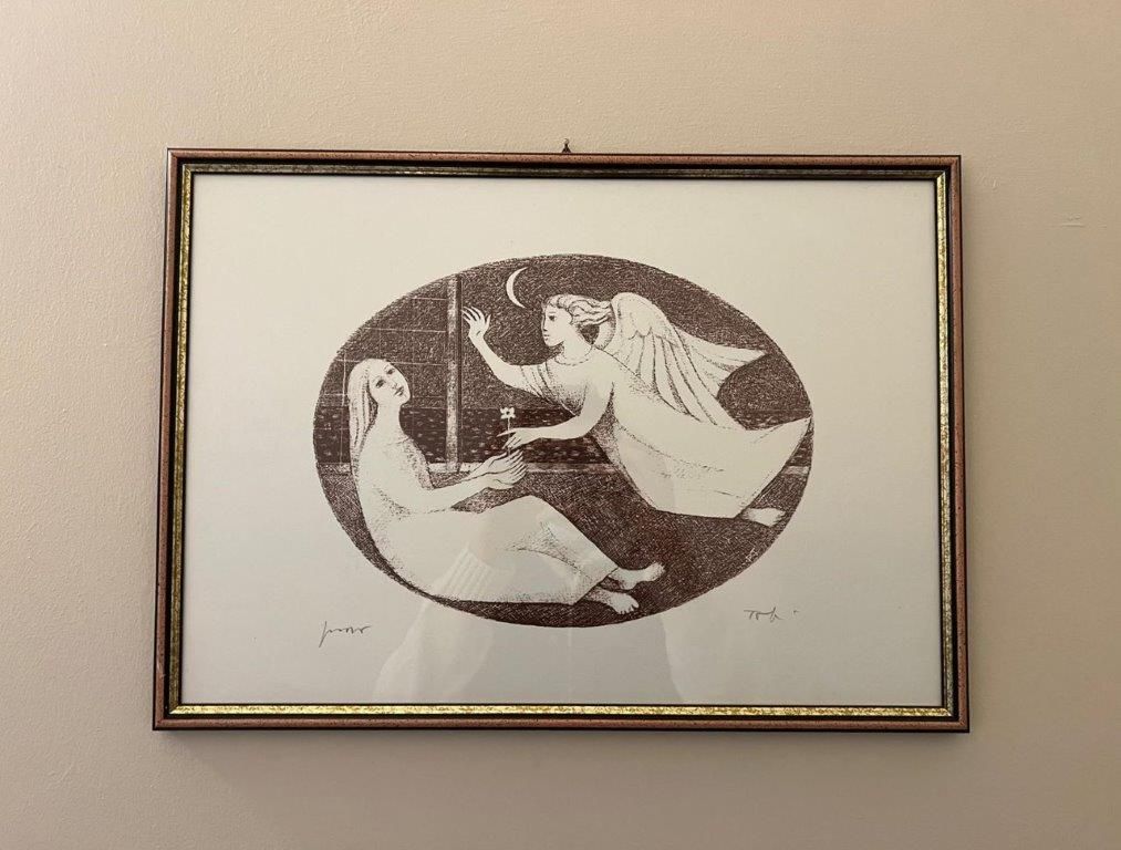 Quadro da parete con cornice, raffigurante una scena ovale marrone e bianca con due figure su uno sfondo beige