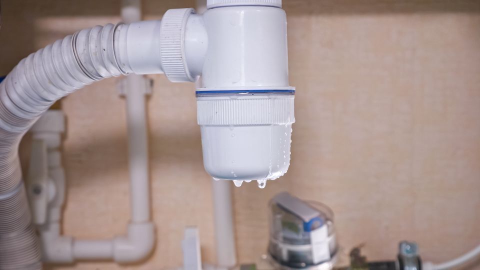 leak under sink p trap