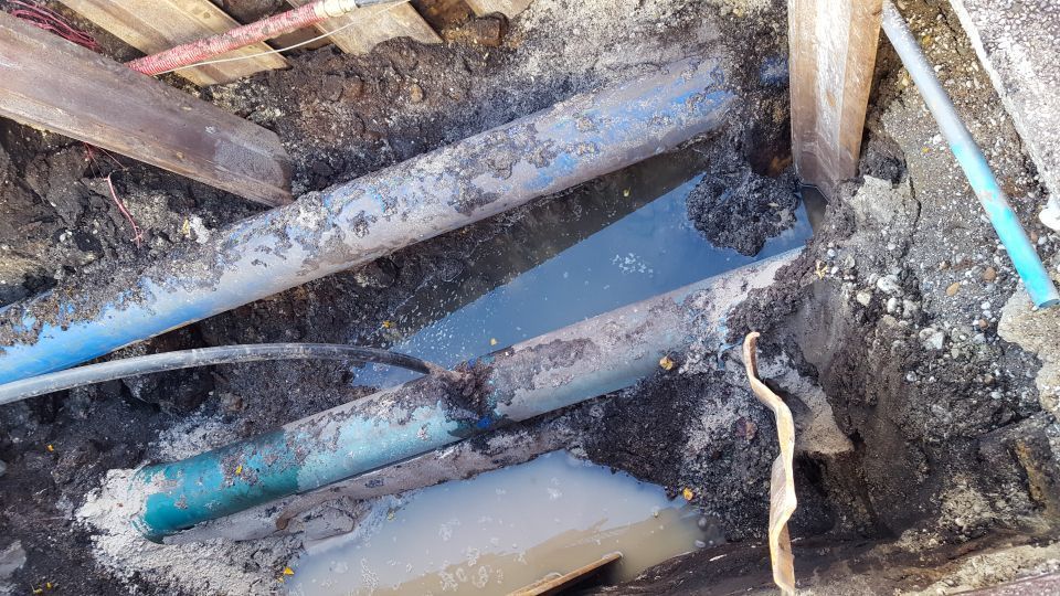 leaking undergroung plumbing pipes digged by plumbers