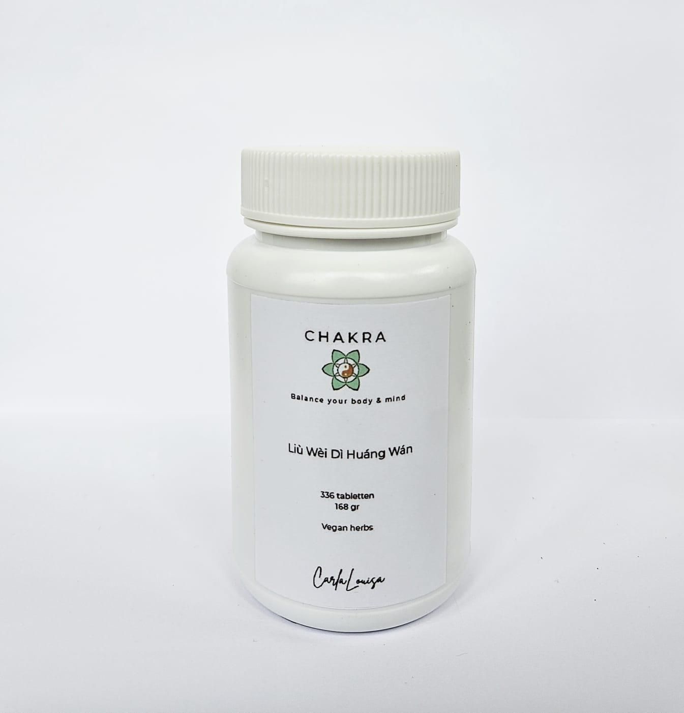 Witte supplementfles met een witte dop op een effen achtergrond.