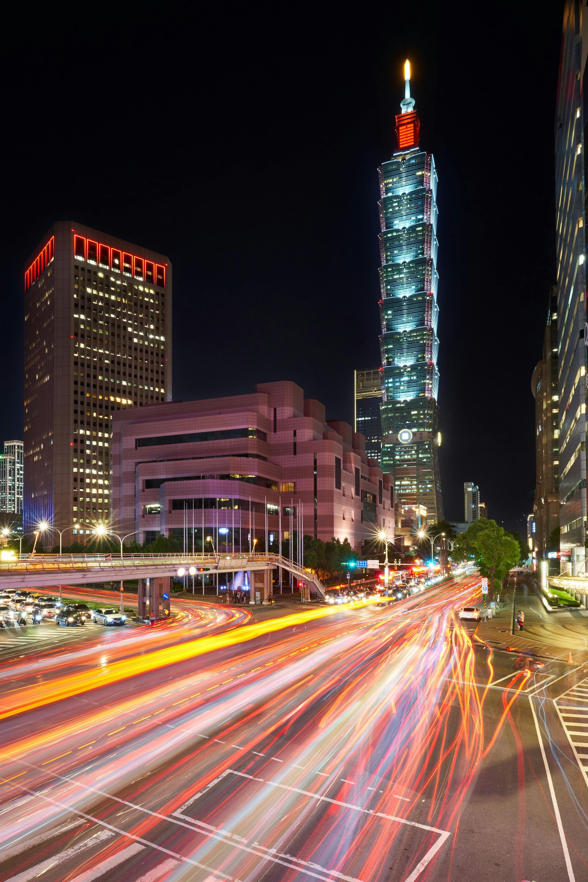 A long exposure photo of a city street at night