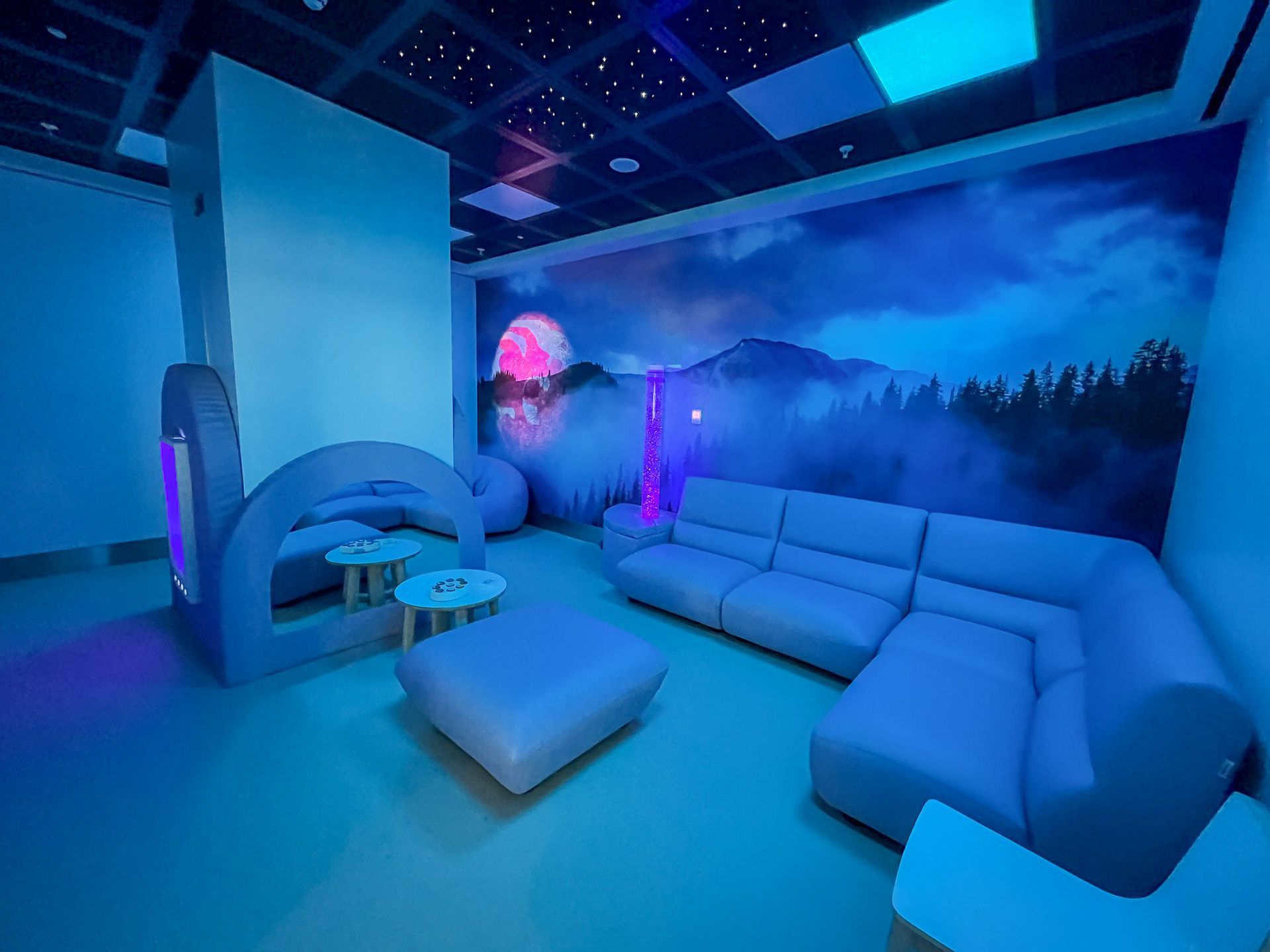 Manchester Airport Terminal 2 Sunflower Zone Sensory Room with Light bubble tube, snow and Infinity Panel Manchester Airport Terminal 2 Sunflower Zone Sensory Room with Light bubble tube, snow and Infinity Panel