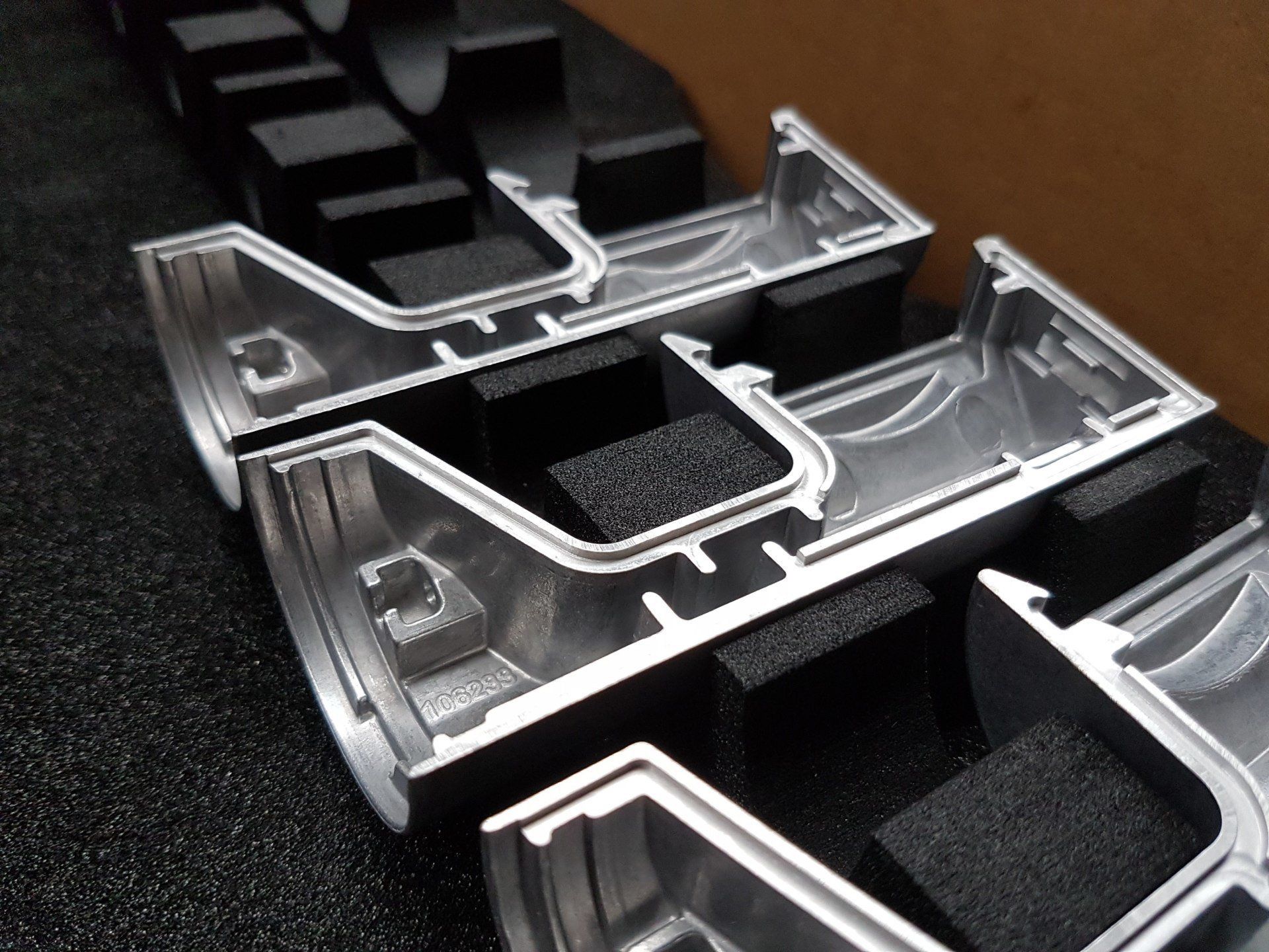 CNC-Fertigung von Präzisionsteilen bei Alraun Maschinenbau – Drehteile, Frästeile, Zerspanung Drehen, Fräsen und Schleifen in eigener Produktion
