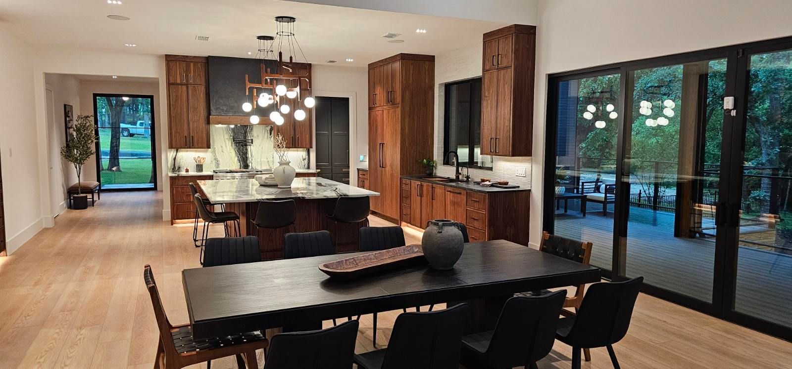 There is a dining table and chairs in the middle of the room.