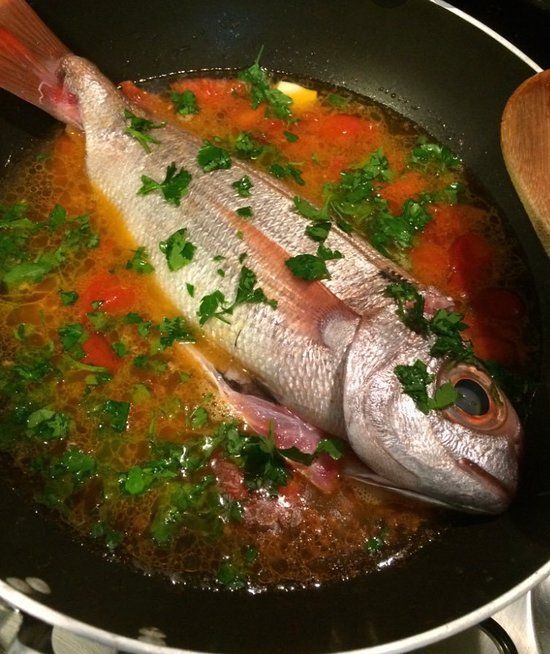 Orata con sugo di pomodoro