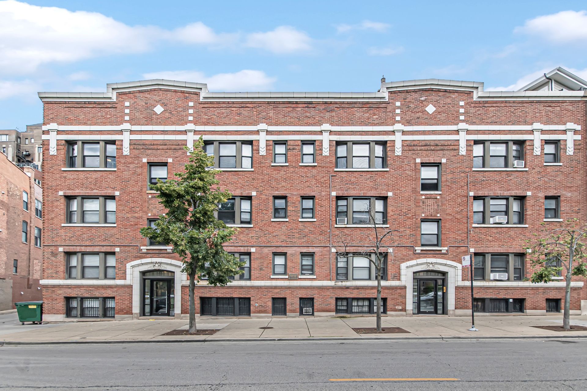 327-333 W. WEBSTER