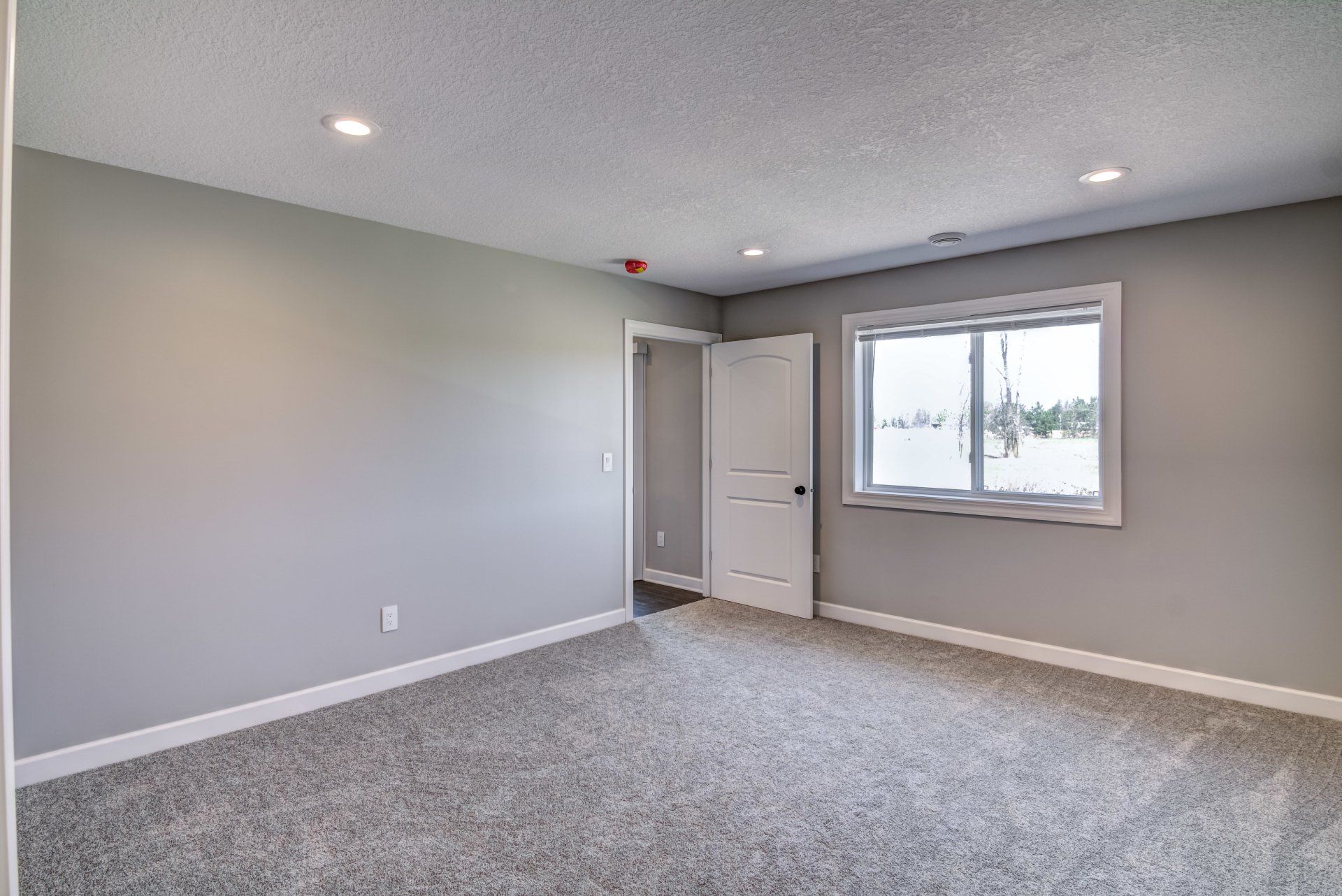 New Richmond Large Master Bedroom Photo