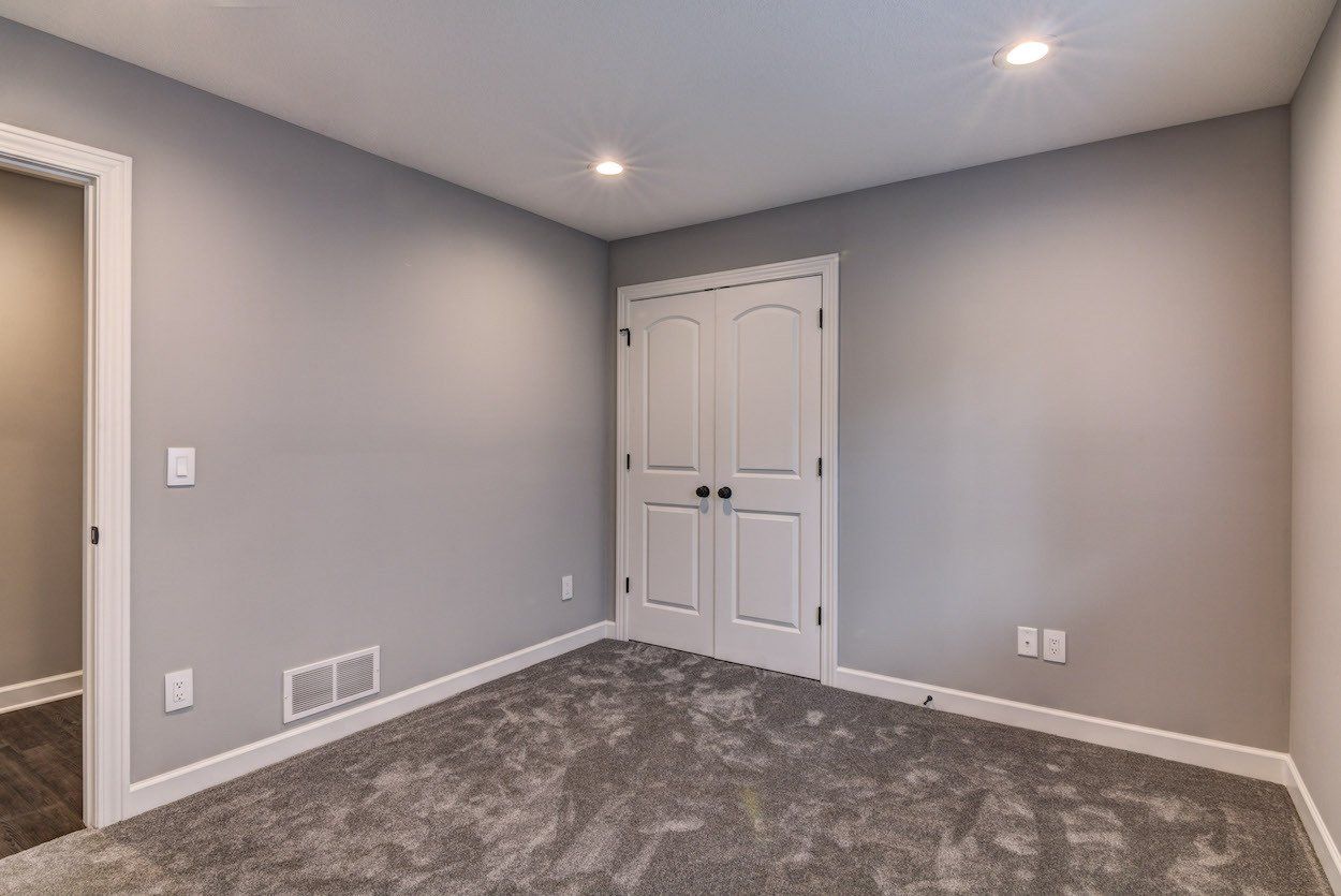 New Richmond small room photo