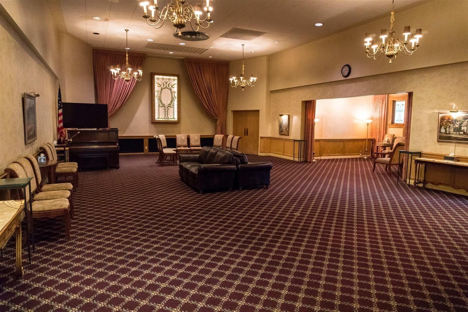 Berg Mortuary of Provo Drawing Room Chapel