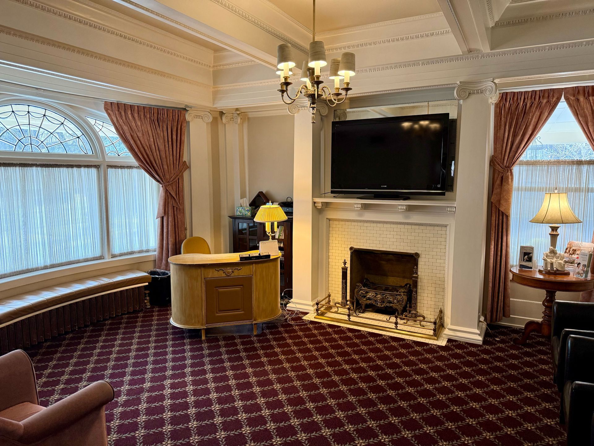Berg Mortuary of Provo Drawing Room Chapel