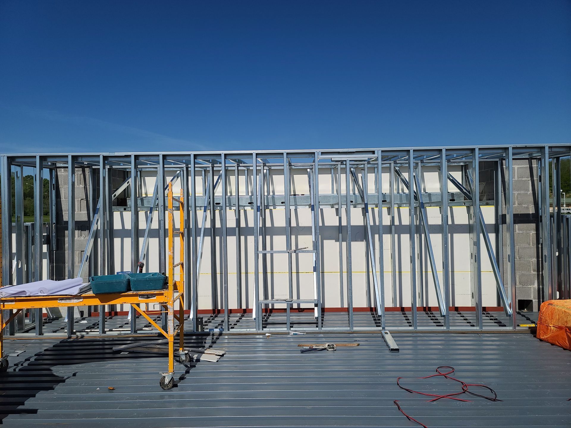 A scaffolding is sitting in front of a building under construction.