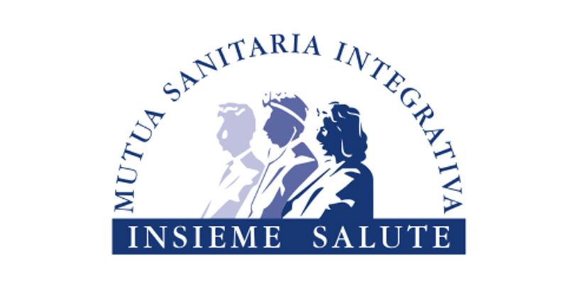 Logo con tre silhouette in diverse tonalità di blu e testo 