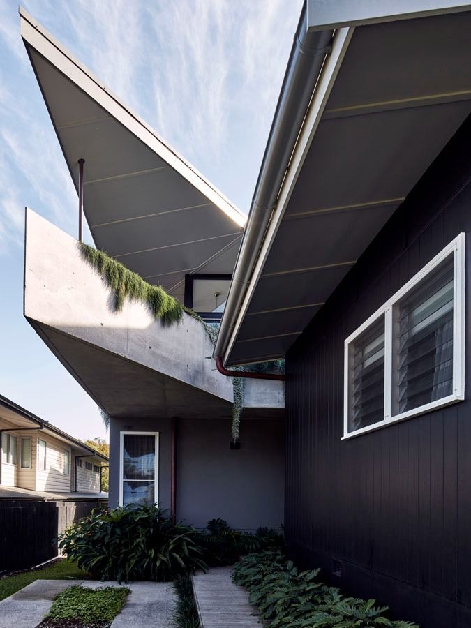 Modern House Exterior with Dramatic Angular Rooflines and Dark Siding in A Narrow Side Yard — Fineworx Joinery in Warnervale, NSW