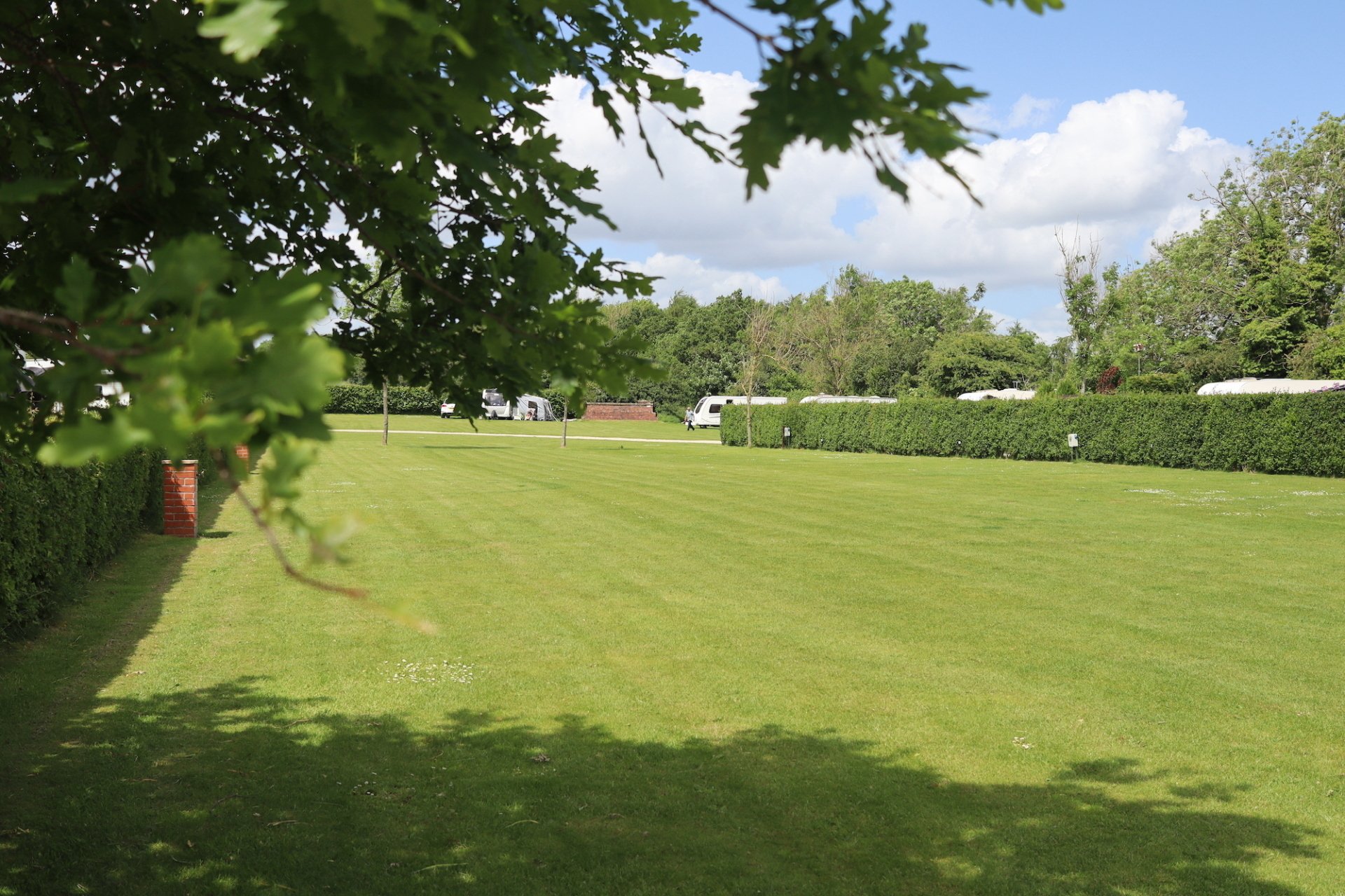 COUNTRY GLAMPING Hutton le Hole Holidays Caravan Park, Campervans