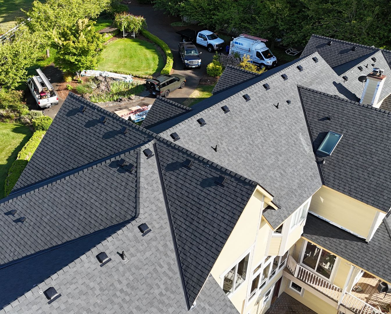 A close up of a roof with shingles on it.