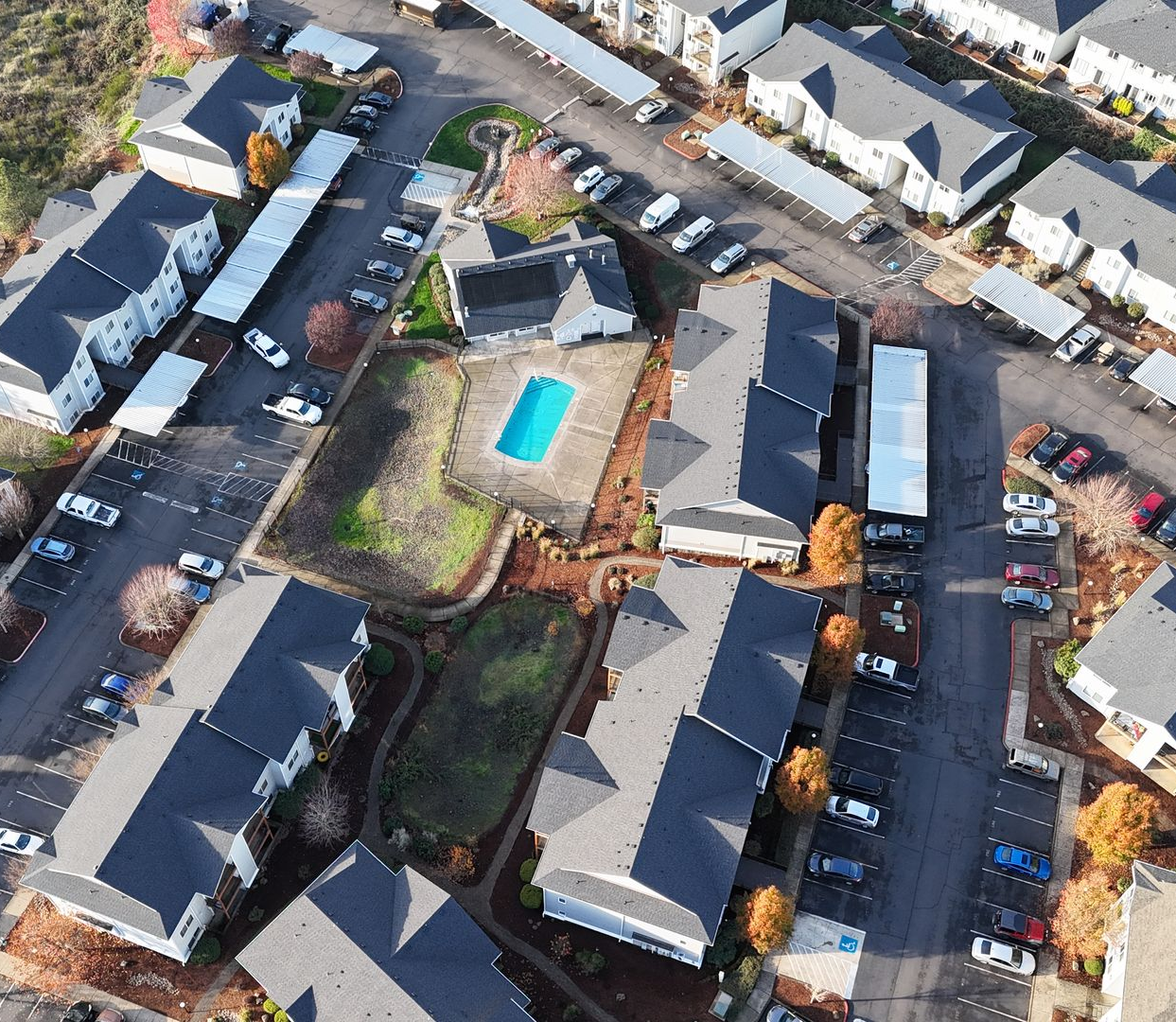 Well-installed commercial roofing system in Salem, OR.