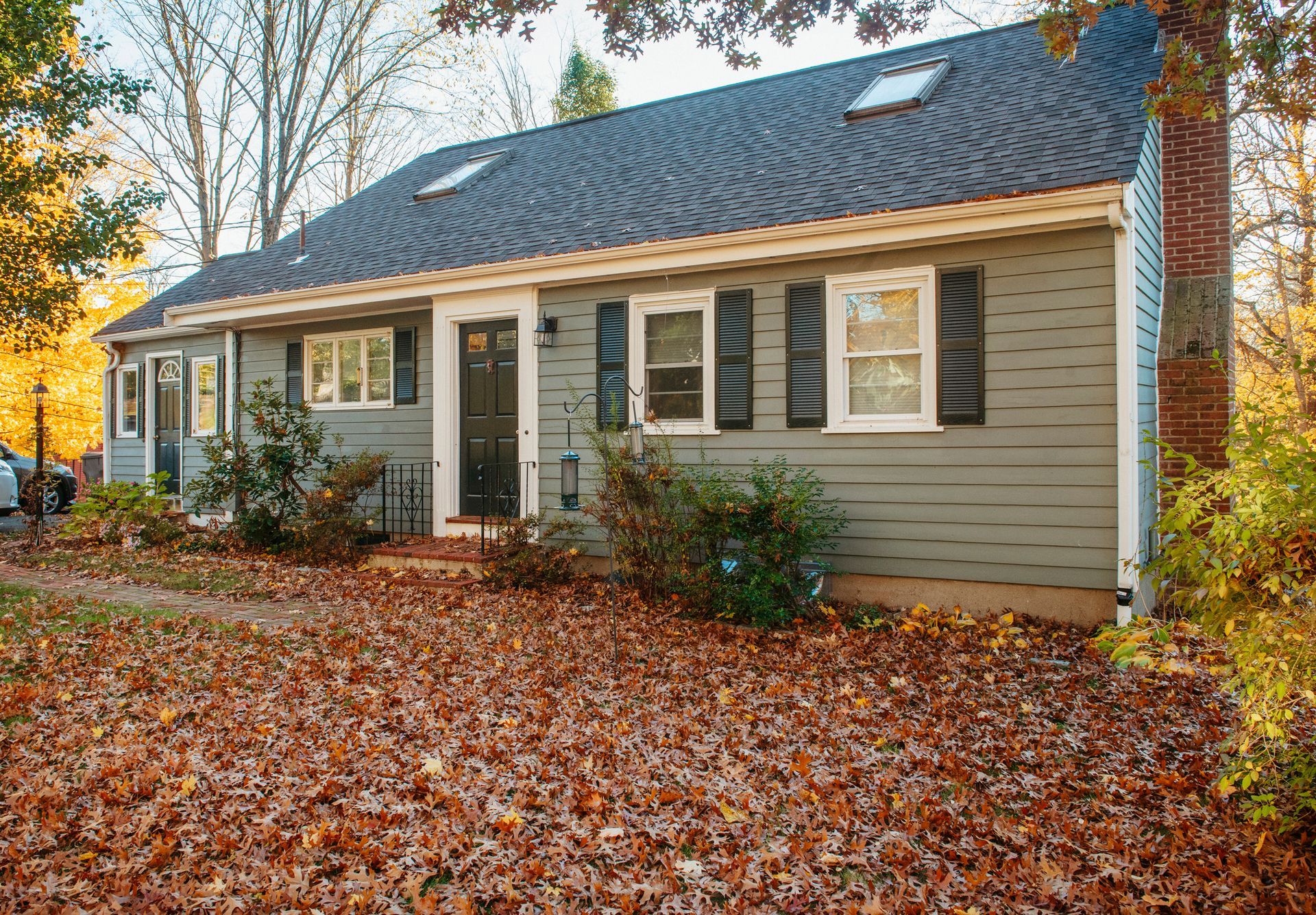 Wide shot of a home on the east coast during autumn.
