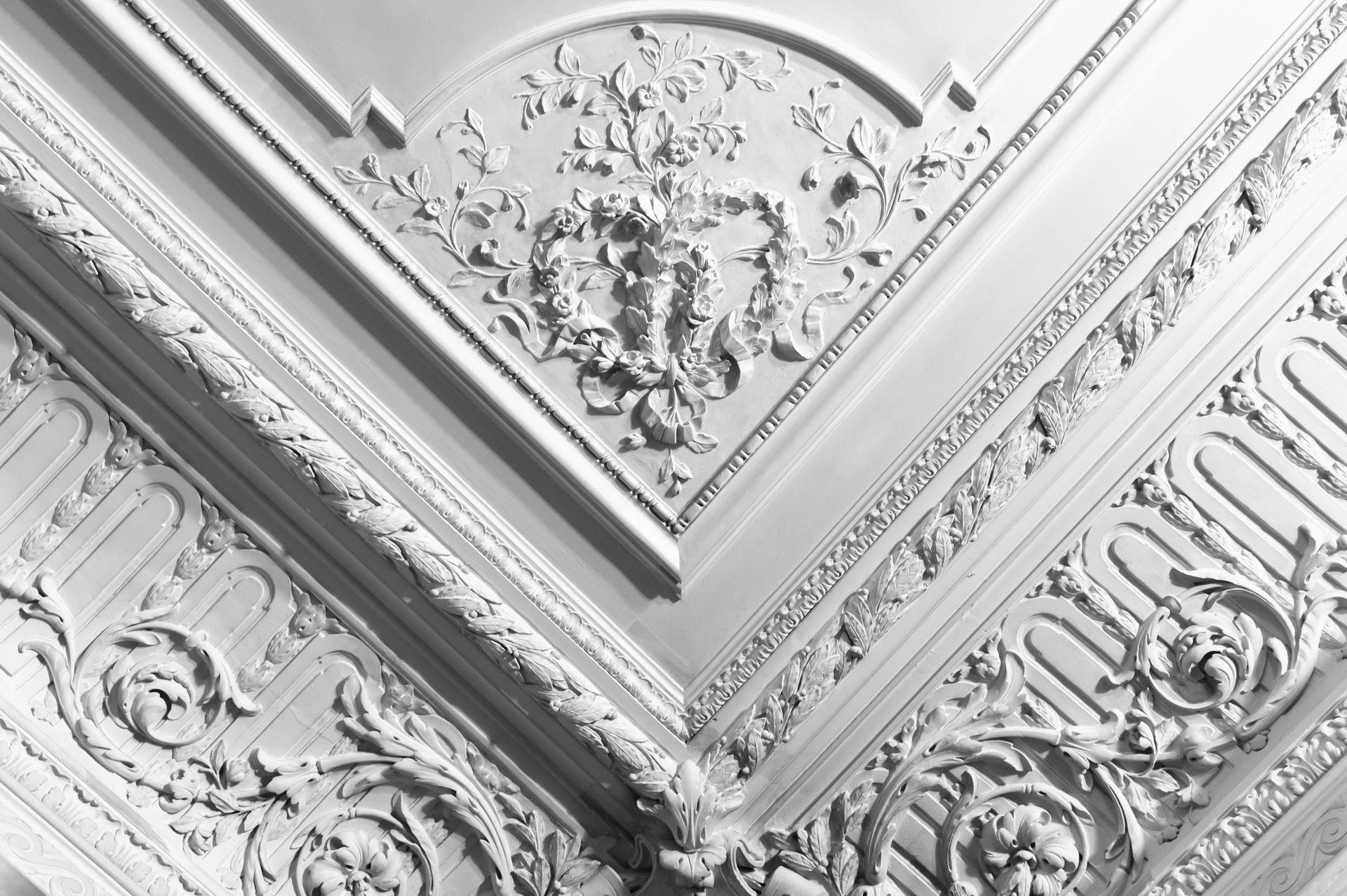 cornice in gesso