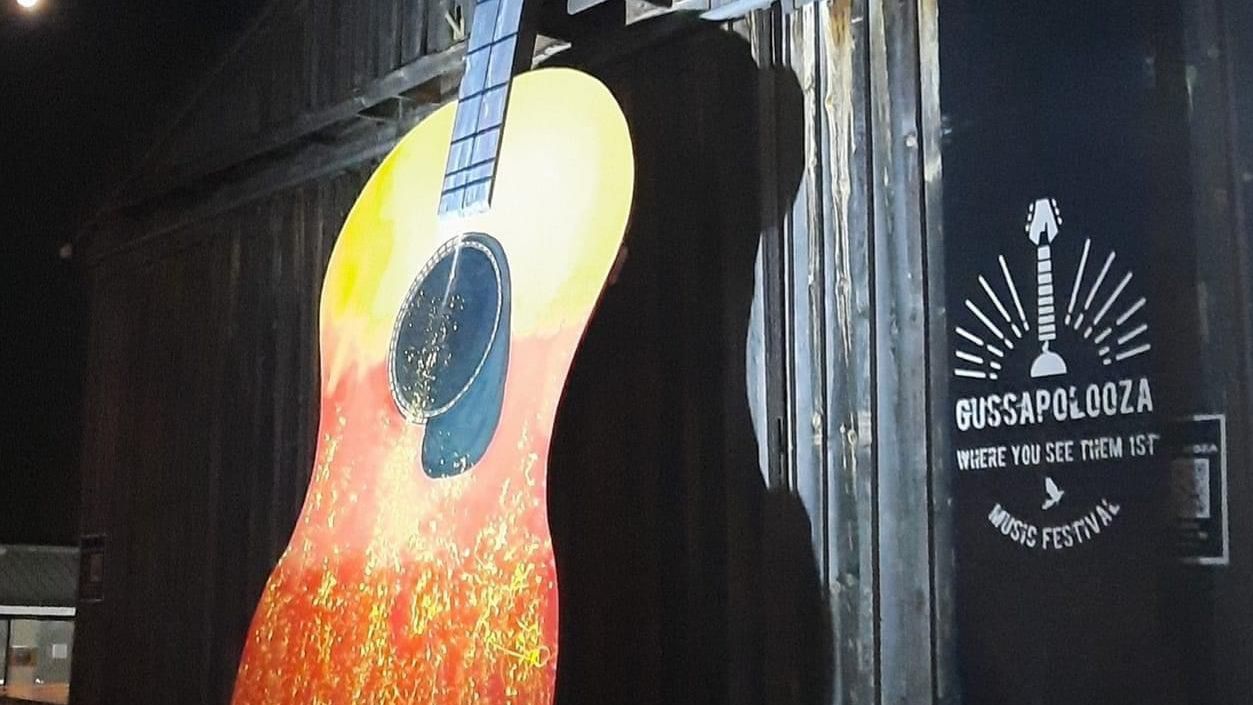 Guitar art and 