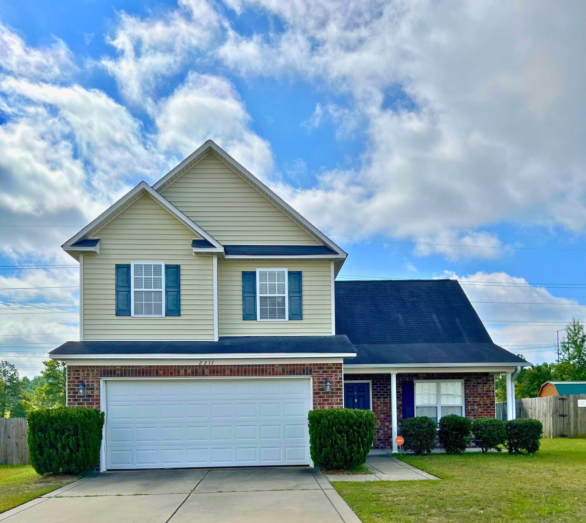 Exterior photo of house