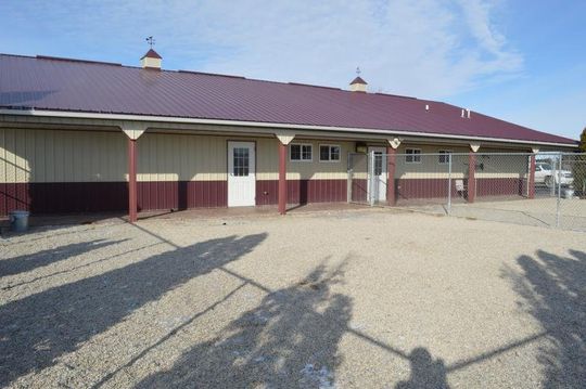 Fenced airing yards of Country Kennels Bed & Biscuit