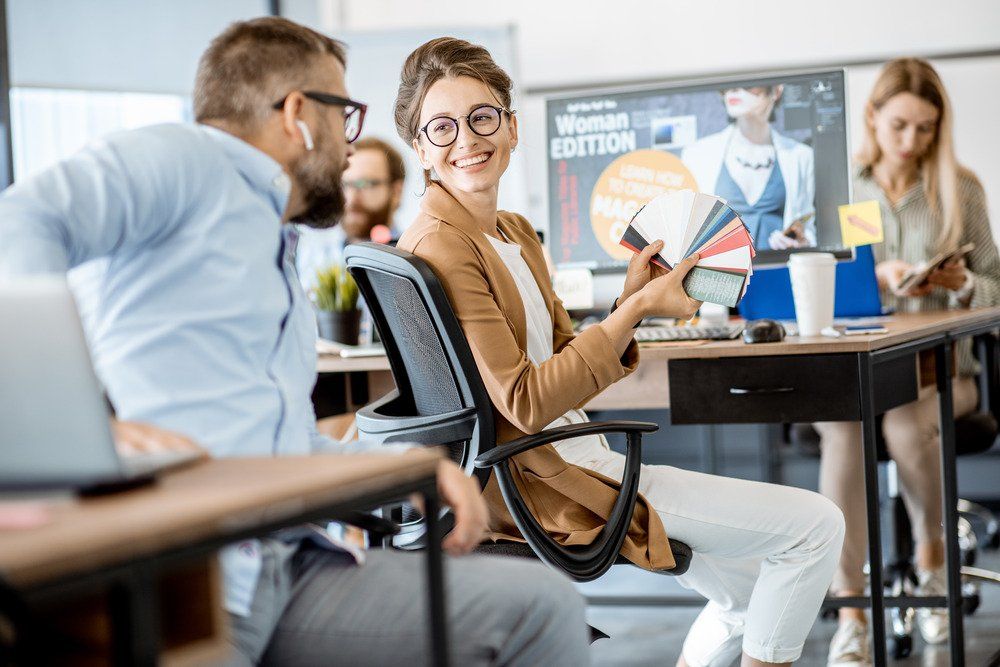 a group of people are sitting at desks in a classroom .