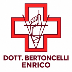 Croce medica rossa con logo stilizzato di un piede e la scritta “Dott. Bertoncelli Enrico” sotto