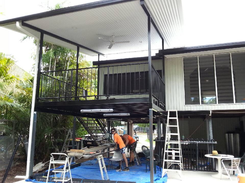 Men Working On A Carport - Builders In Coolalinga, NT