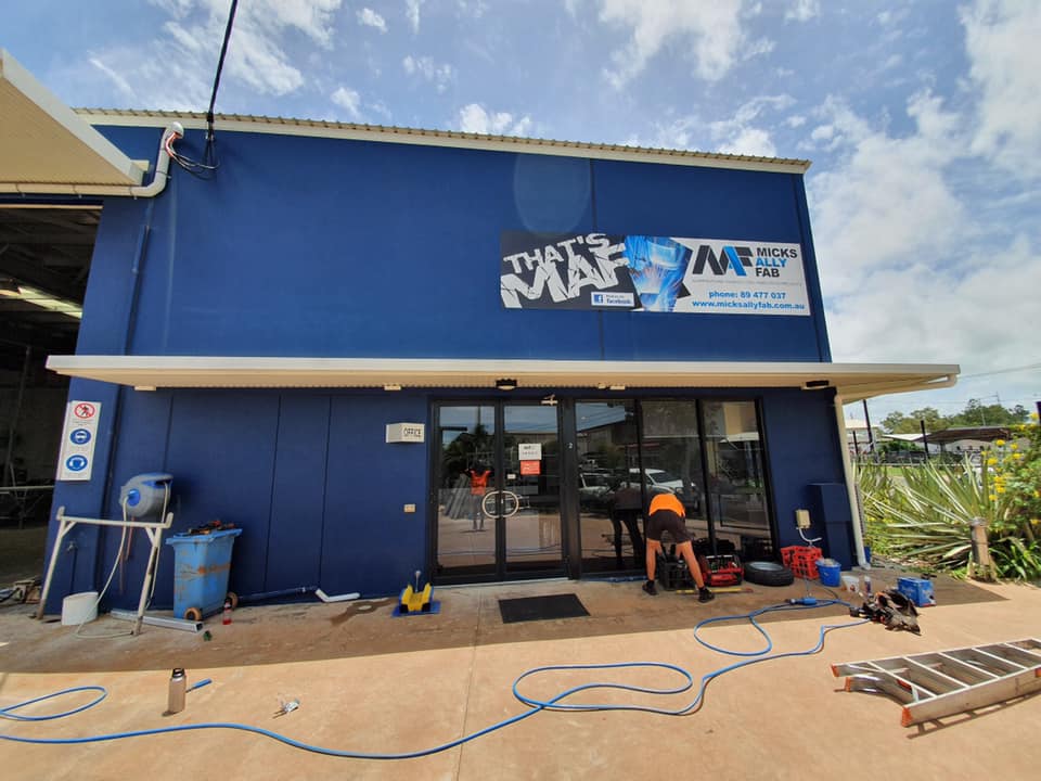 Working On A Commercial Building - Commercial Builders In Coolalinga, NT