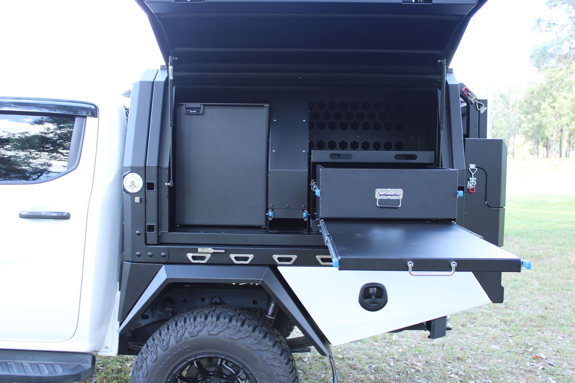 Premium Ute Trays and Canopies | Rolloc Industries