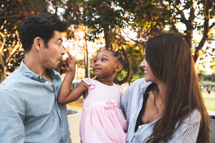 Famiglia con figlia adottata