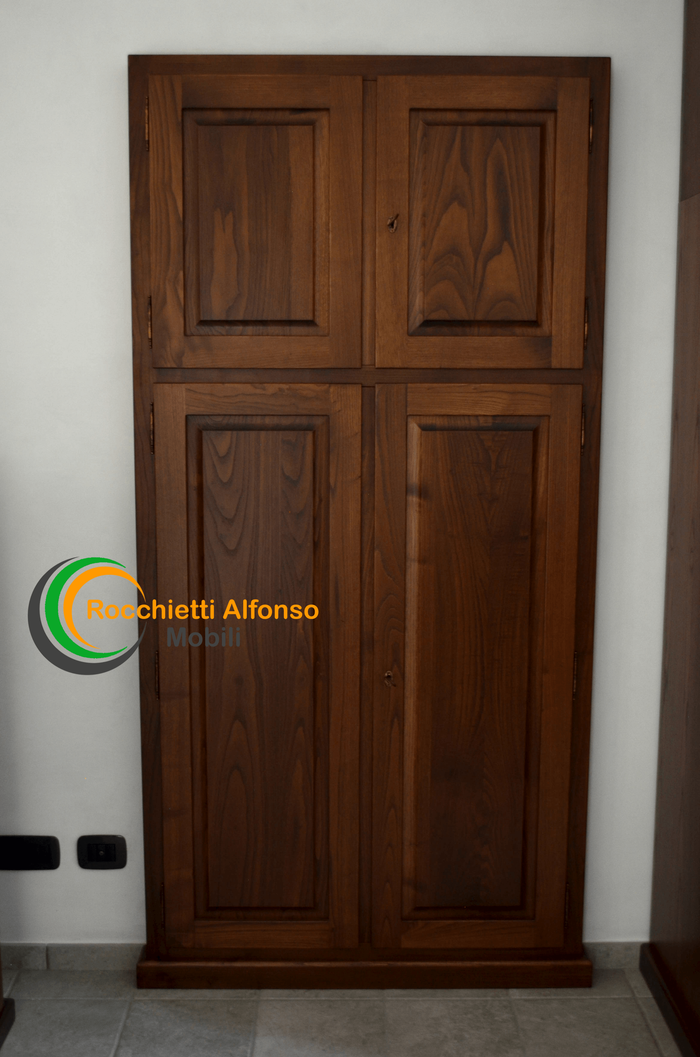 a wooden cabinet with a drawer open and the words rocchitti alfonso mobile written on it