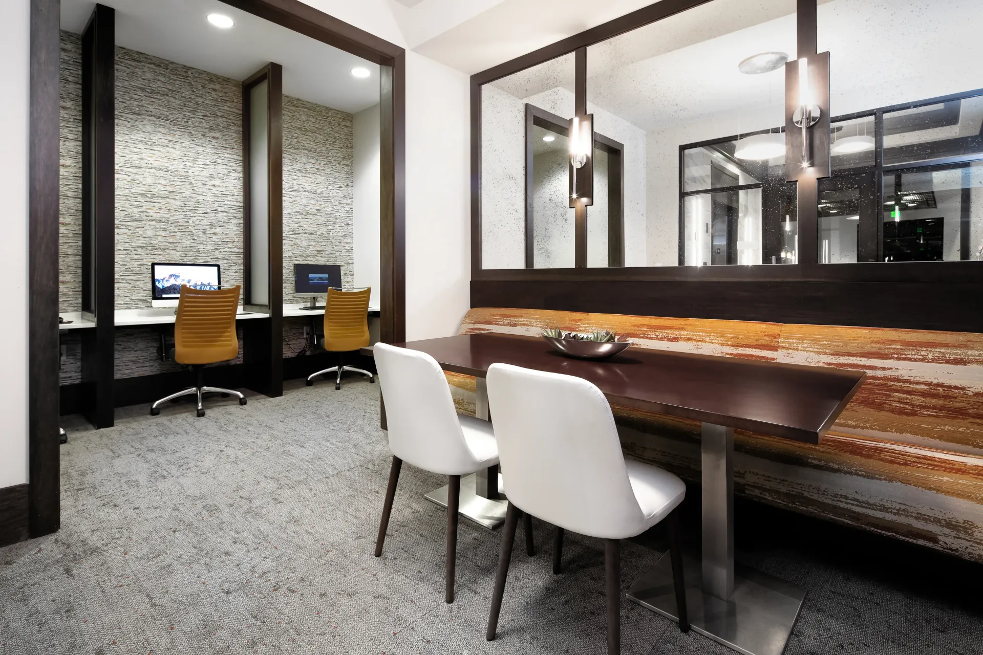 Business center at at Overlook at Franklin Square apartments in Baltimore, MD.