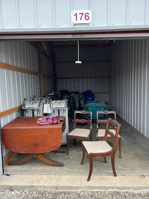 old dining suite in storage unit, furniture removal, fairfield county oh