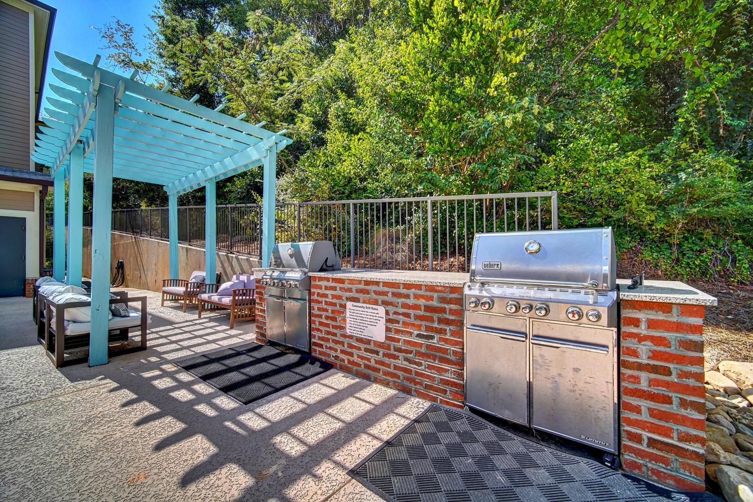 Home Station on McIntosh Apartments