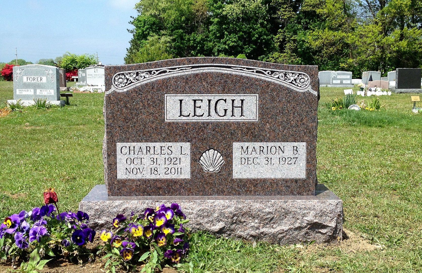 Leigh Gravestone — Hopewell, NJ — Sutphen Memorials Inc.