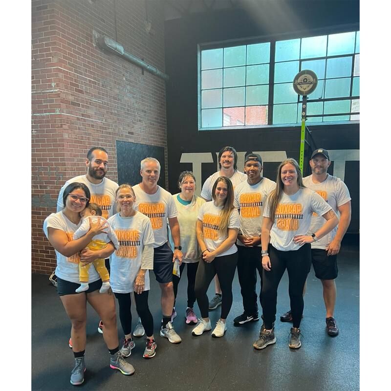 A group of people are posing for a picture in a gym.