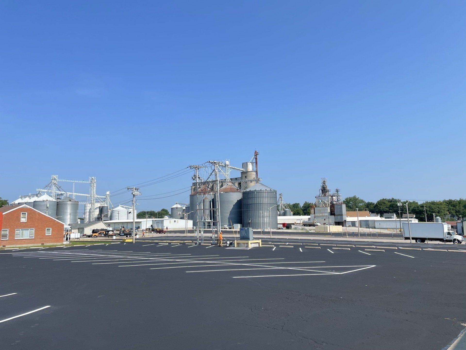 MoSEAL Paves Commercial Property in Washington, MO Using Our Own Batch Mix Asphalt.
