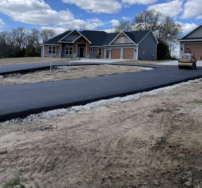 A Blacktop Driveway Installed by MoSEAL in Central Missouri. We Pave Drives for Private Homes.
