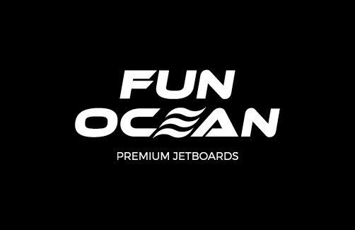 El logotipo de Fun Ocean Premium Jetboards está sobre un fondo negro.
