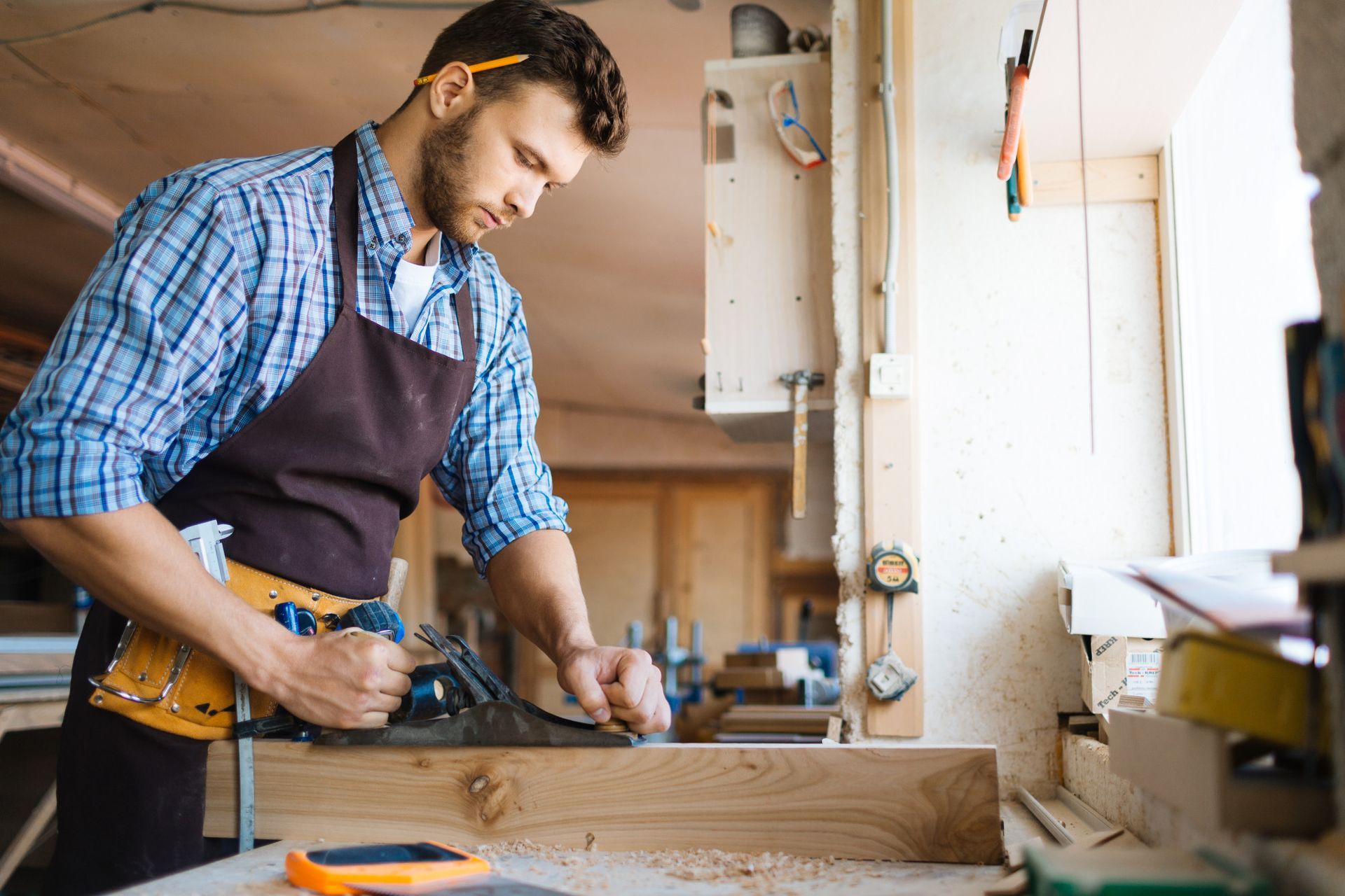 cheap carpenter in London for small jobs.