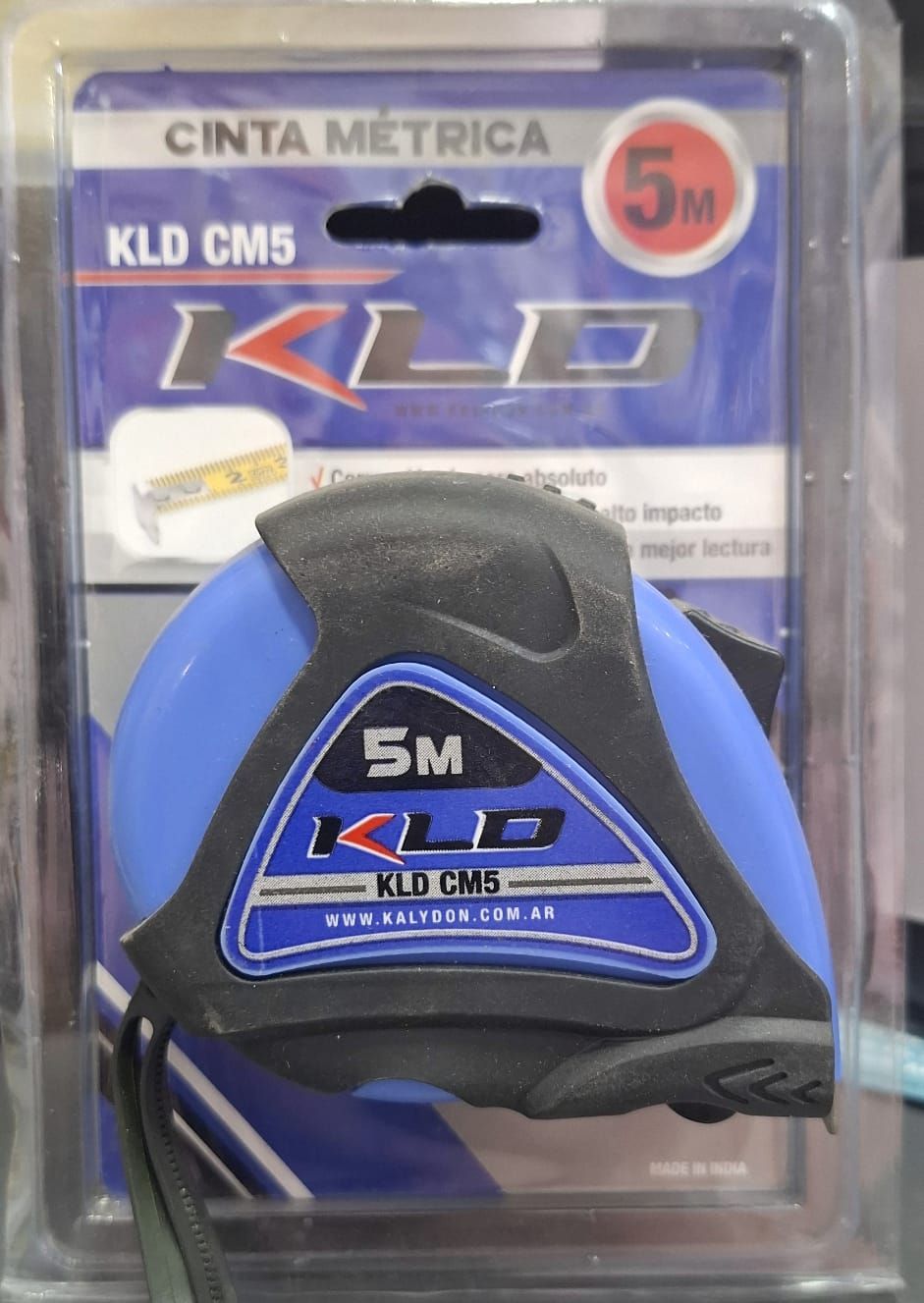 Cinta métrica métrica KLD de 5 m en color azul y negro, en envase transparente para venta al por menor.