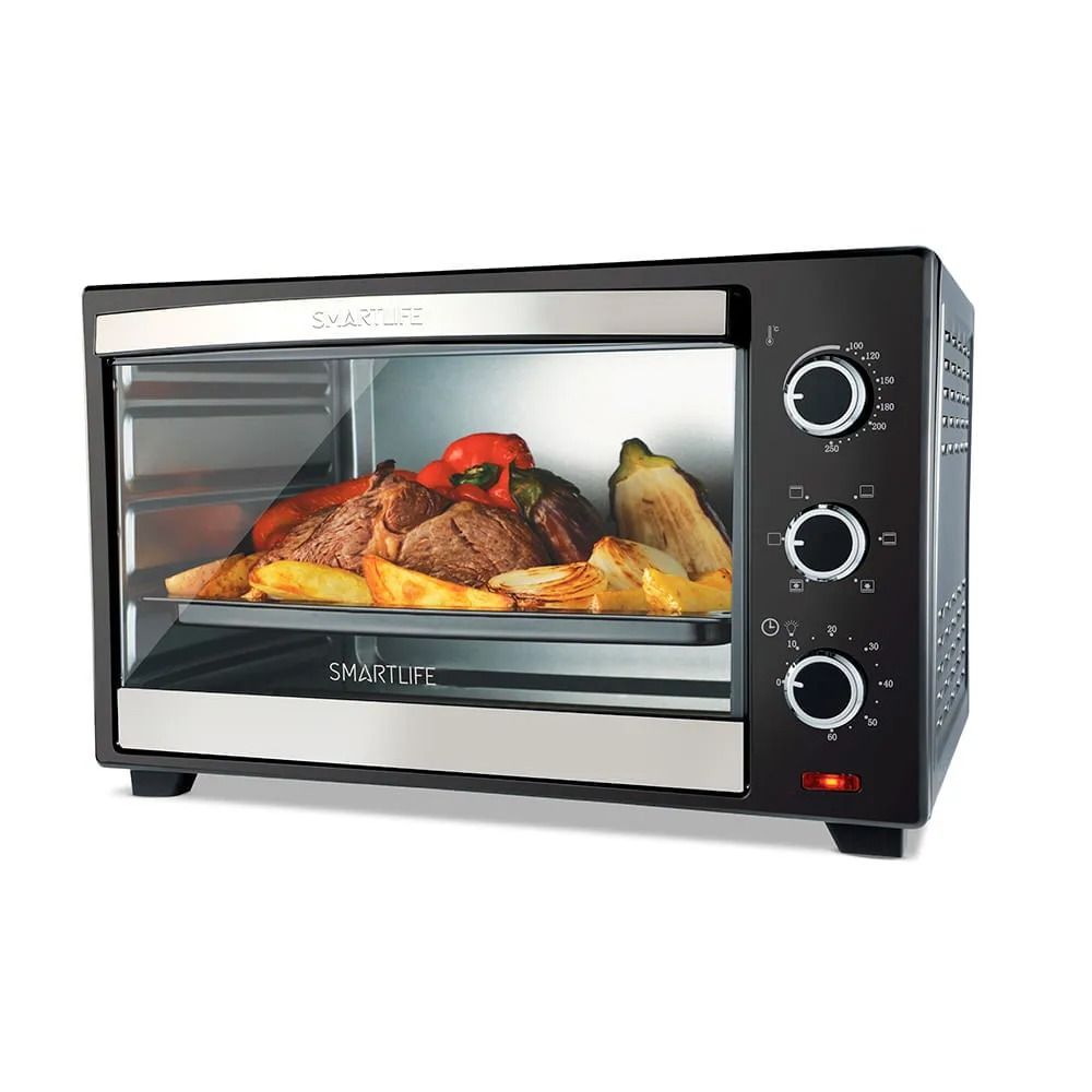 Horno tostador de encimera negro con comida dentro y tres diales plateados a la derecha.