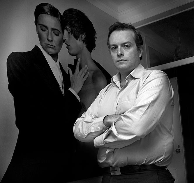 Retrato de Ricardo Mealha, designer em ambiente formal em Lisboa